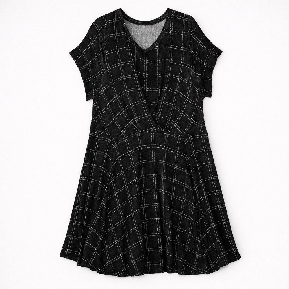 TORRID‎ SHORT SLEEVE BLACK SKATER DRESS